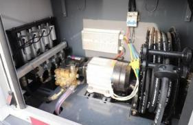 小型纯电动路面养护车