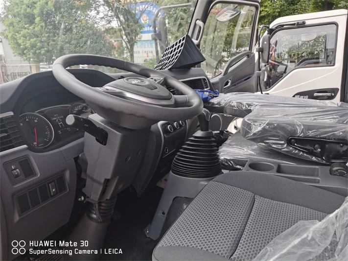 江淮骏铃车4.2米冷藏车