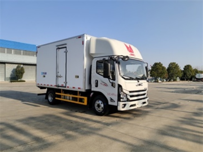 江铃新凯运4.2米冷藏车