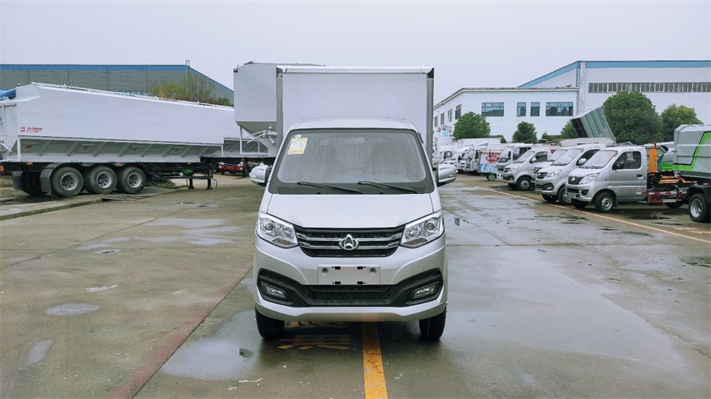 长安跨越X13米小型冷藏车