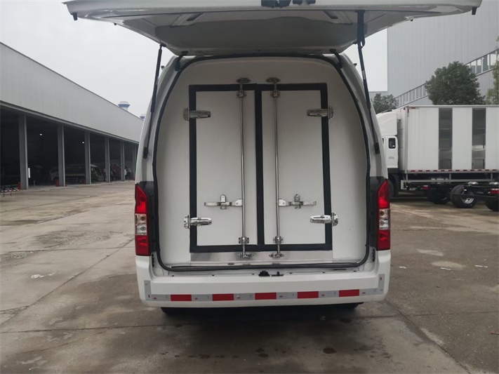 福田G9面包冷藏车