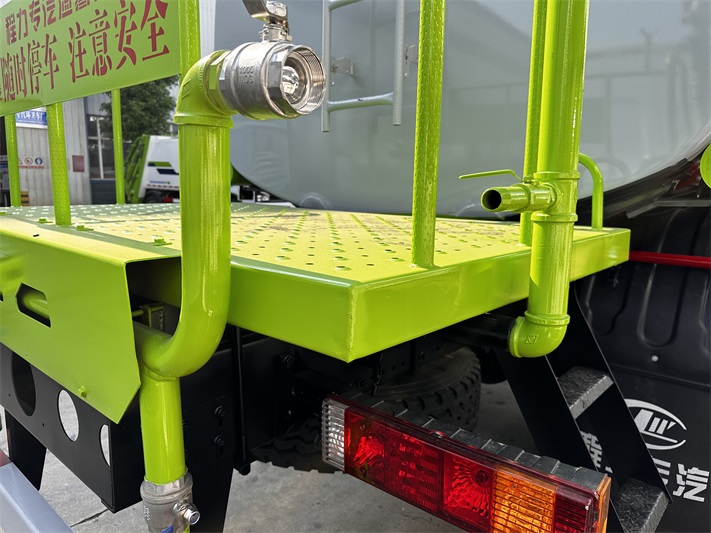 东风D9洒水车（12-16方）