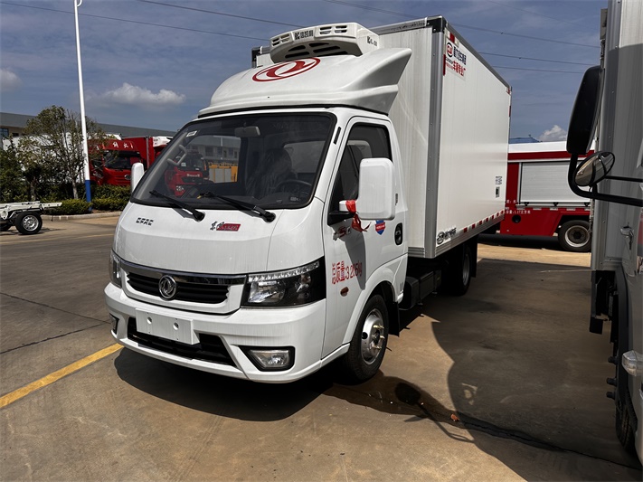 东风途逸3.5米小型冷藏车