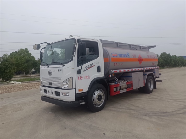 解放9.8方加油车